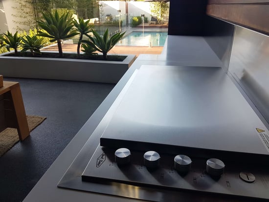 Beefeater Proline BBQ with lid Melbourne (1)