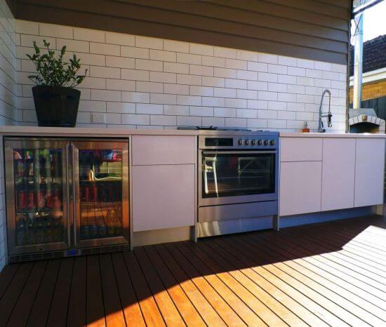 Outdoor Kitchen with Oven Hampton