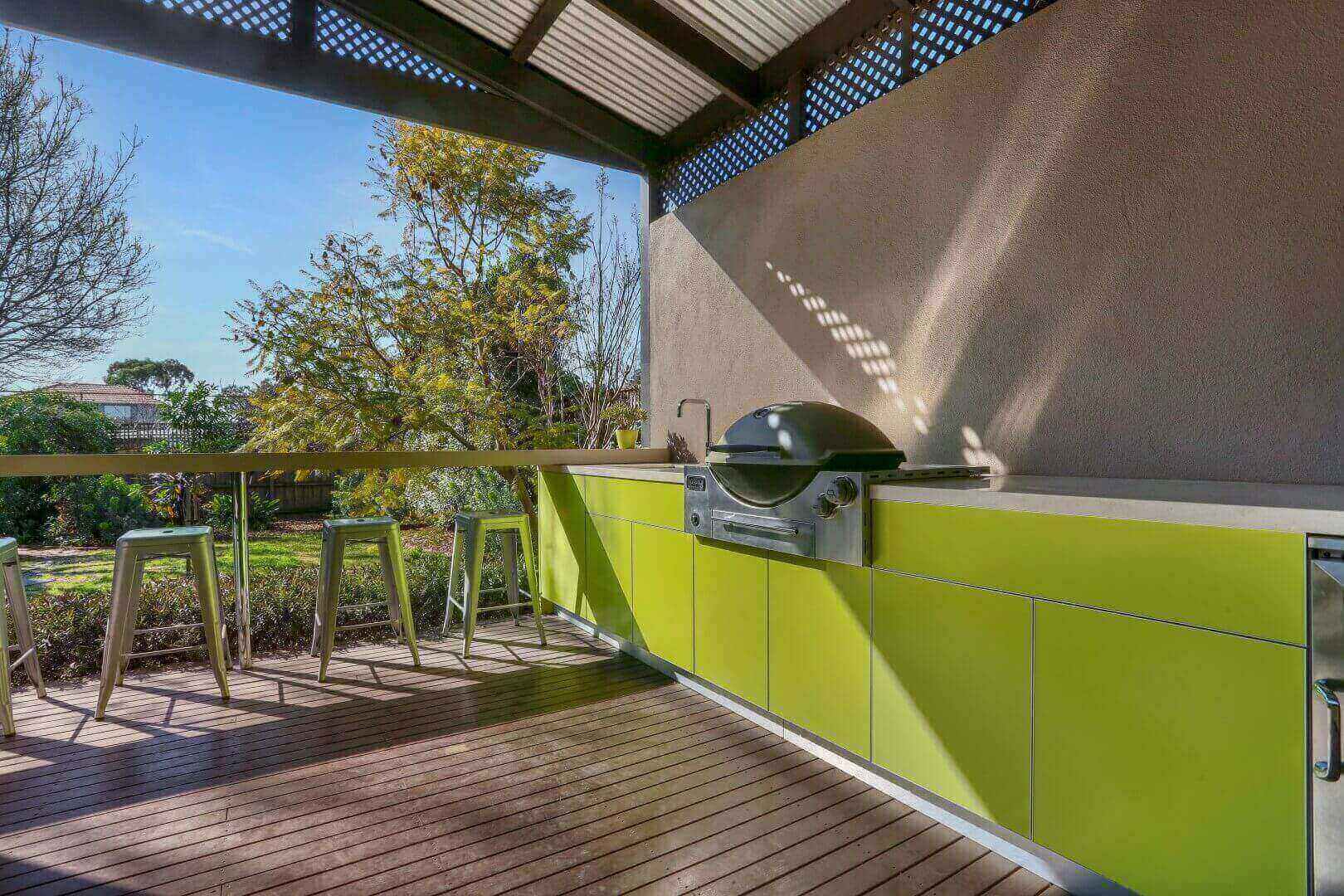 814-LimeTree Alfresco Weber Q3600 Dulux Rainforest Glow Corian Concrete and Clam Shell Alfresco Kitchen Small