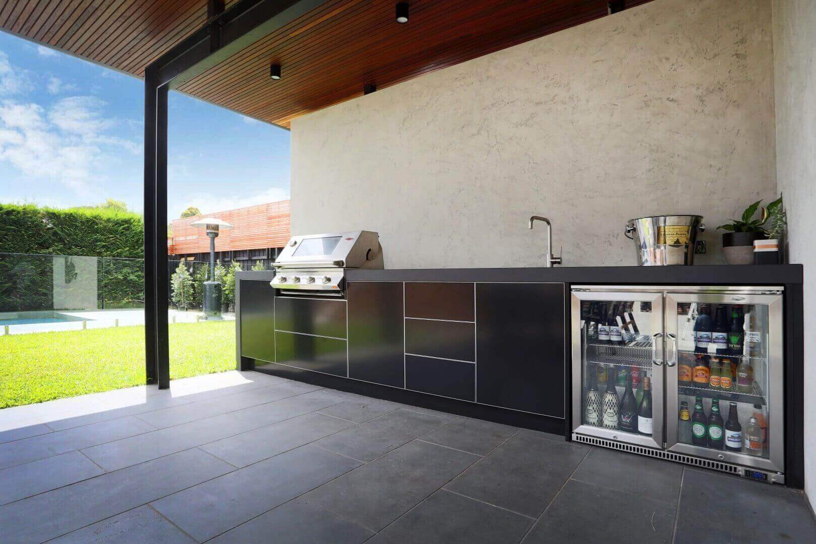 1392-LimeTree Alfresco Beefeater Signature 4 Burner BBQ Dekton Sirius Matte Black Outdoor Kitchen Hampton Melbourne