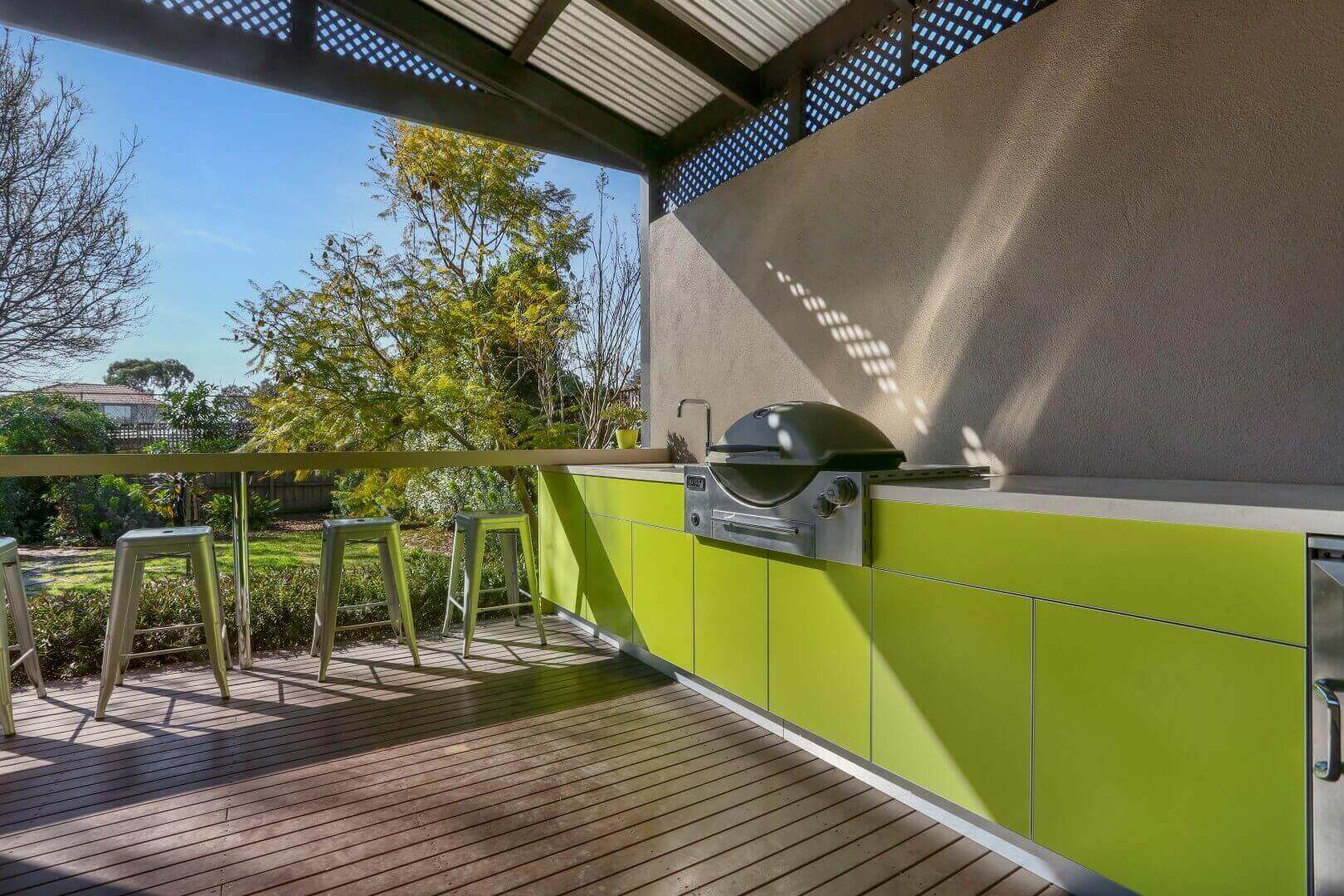 814-LimeTree Alfresco Weber Q3600 Dulux Rainforest Glow Corian Concrete and Clam Shell Alfresco Kitchen 1