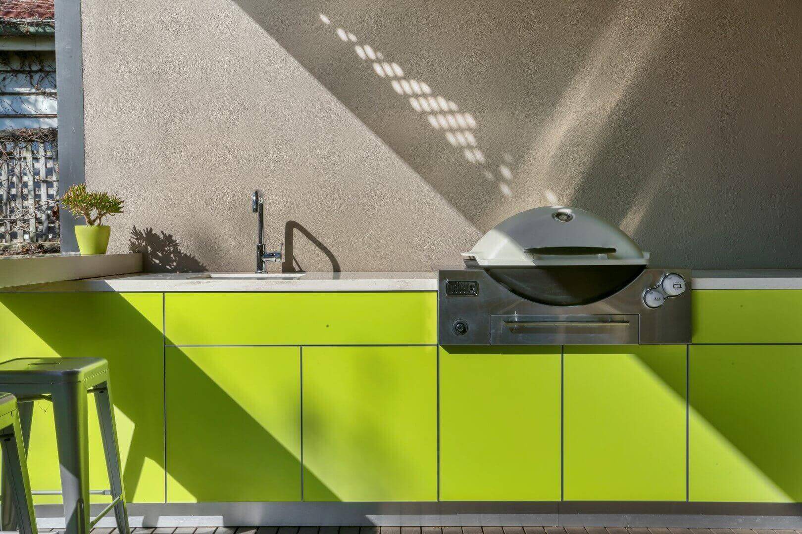 821-LimeTree Alfresco Weber Q3600 Dulux Rainforest Glow Corian Concrete and Clam Shell Alfresco Kitchen 7