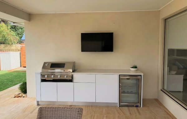 Beefeater-Discovery-Matte-White-Corian-Aspen-Alfresco-Kitchen-600x380
