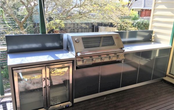 Beefeater-Signature-3000-5-BNR-Matte-Steel-Grey-Corian-Dove-Alfresco-Kitchen-1-600x380