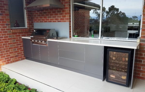 Beefeater-Signature-3000-Metallic-Charcoal-Corian-Fossil-Outdoor-Kitchen-600x380