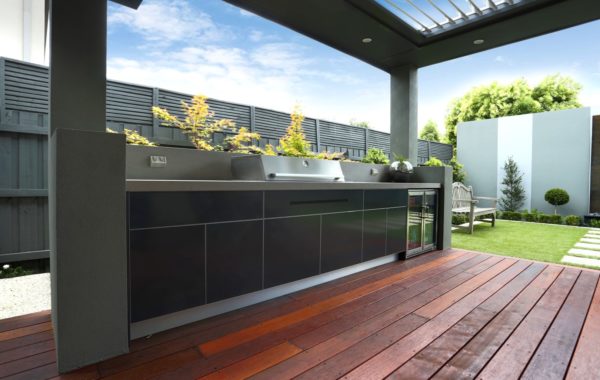 Beefeater-Signature-Proline-Hood-Steel-Grey-Dekton-Strato-Alfresco-Kitchen-600x380