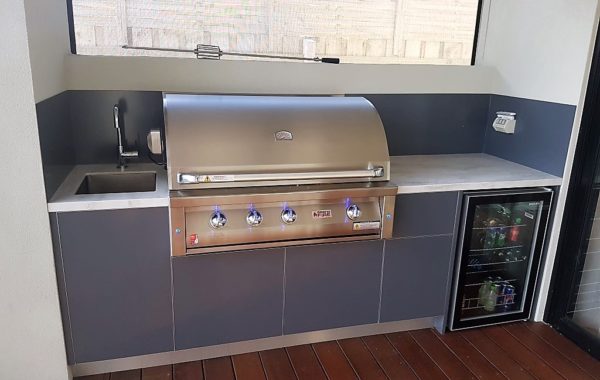 Grand-Fire-42-Matte-Iron-Grey-Corian-Raincloud-Alfresco-Outdoor-Kitchen-600x380