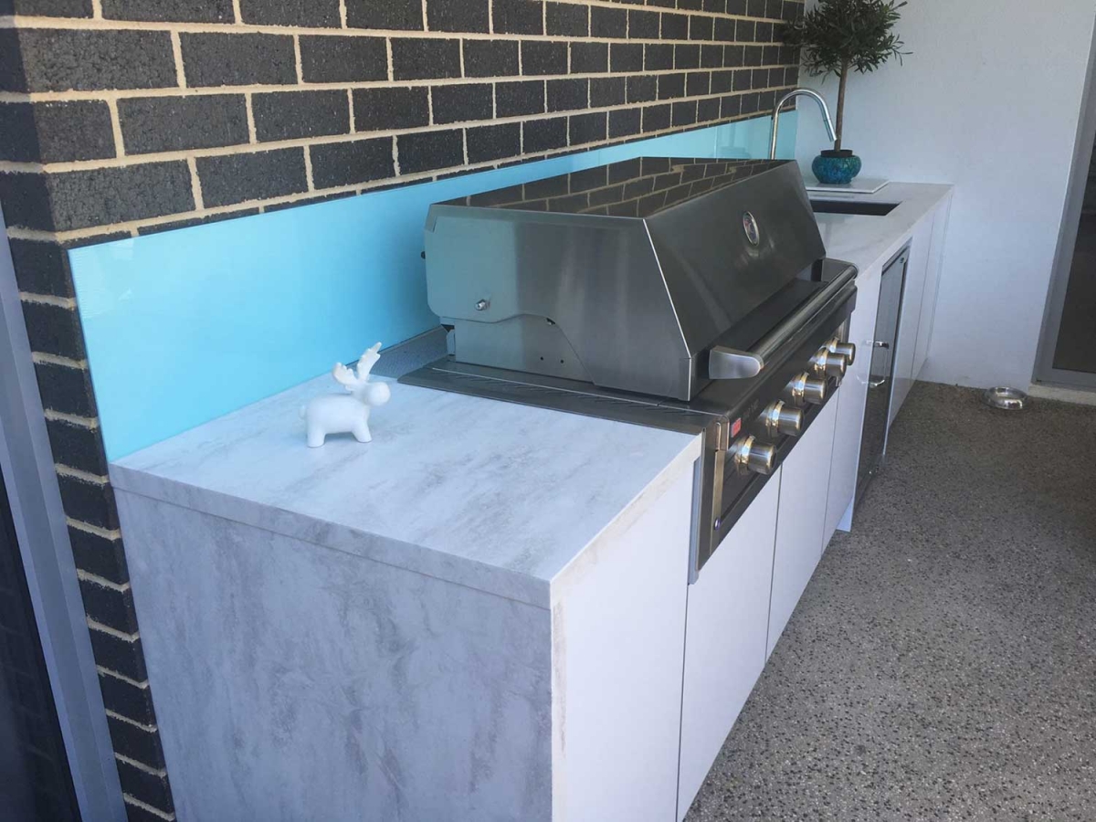 Grand Turbo Matte White Corian Raincloud Outdoor Kitchen