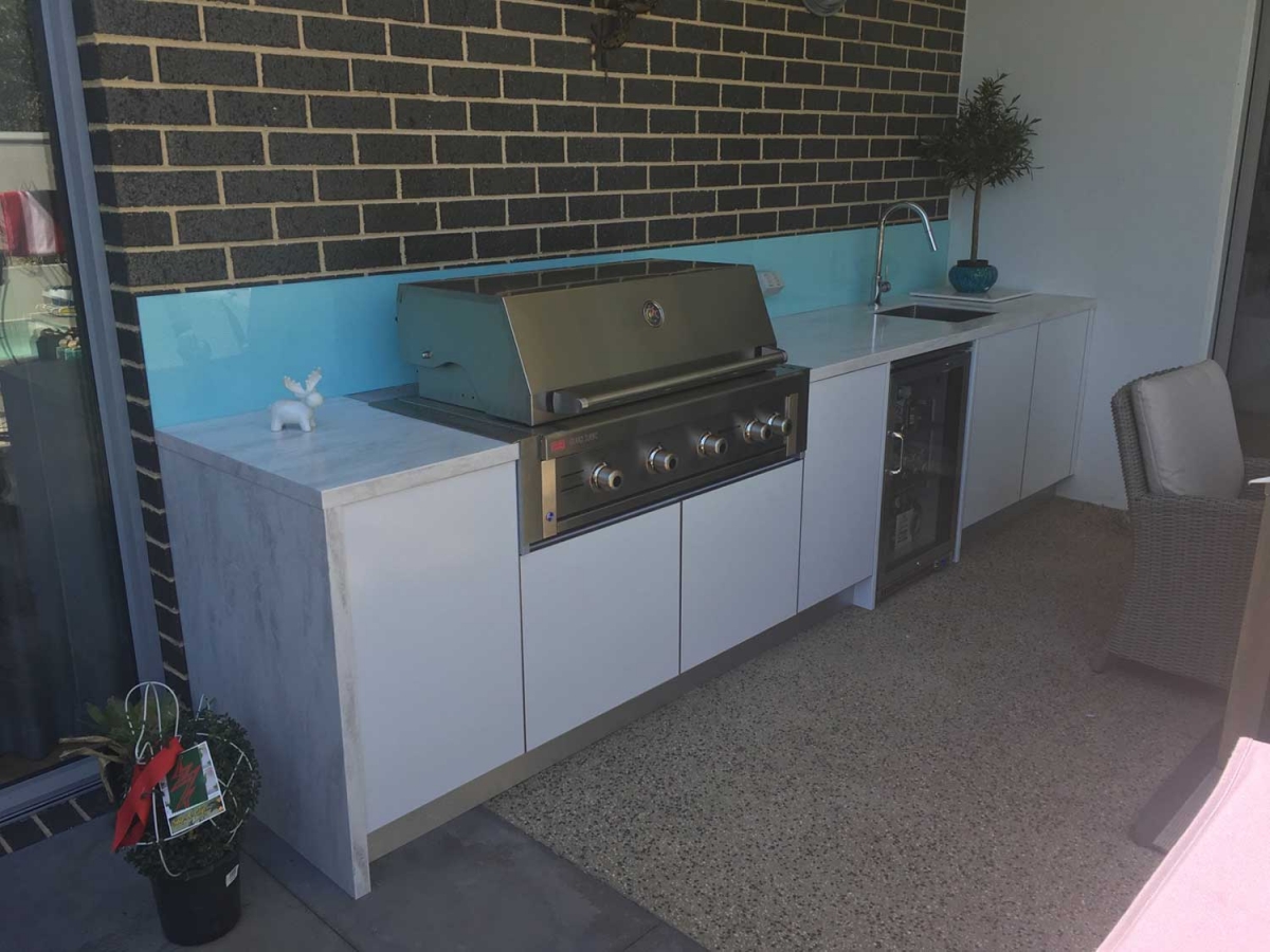 Grand Turbo Matte White Corian Raincloud Outdoor Kitchen