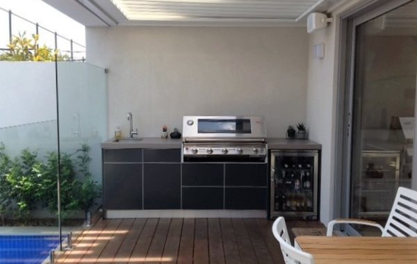 LimeTree-Alfresco-Beefeater-Signature-3000S-Steel-Grey-60mm-Concrete-Outdoor-Kitchen-1-600x380