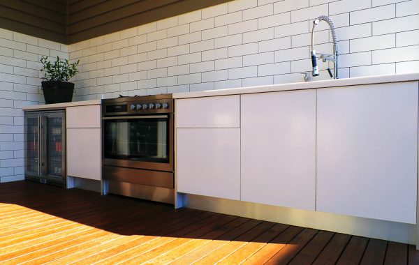 Outdoor-Kitchen-Hampton-with-Oven-1-600x380