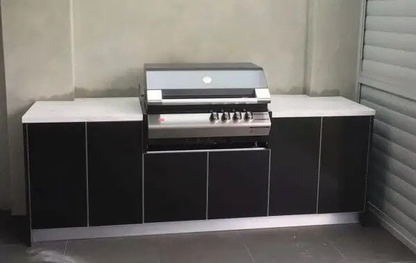 Turbo-Classic-4-BNR-Matte-Black-Corian-Raincloud-Alfresco-Kitchen-600x380