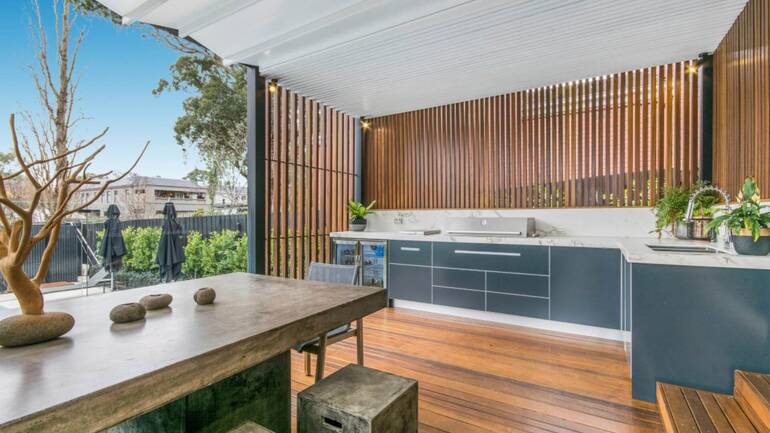 Custom Outdoor Kitchens | Premium & Luxury Outdoor Kitchens